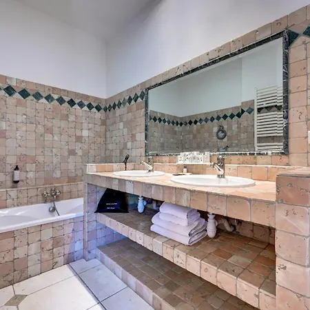 Mas Des Comtes De Provence 4* Tarascon